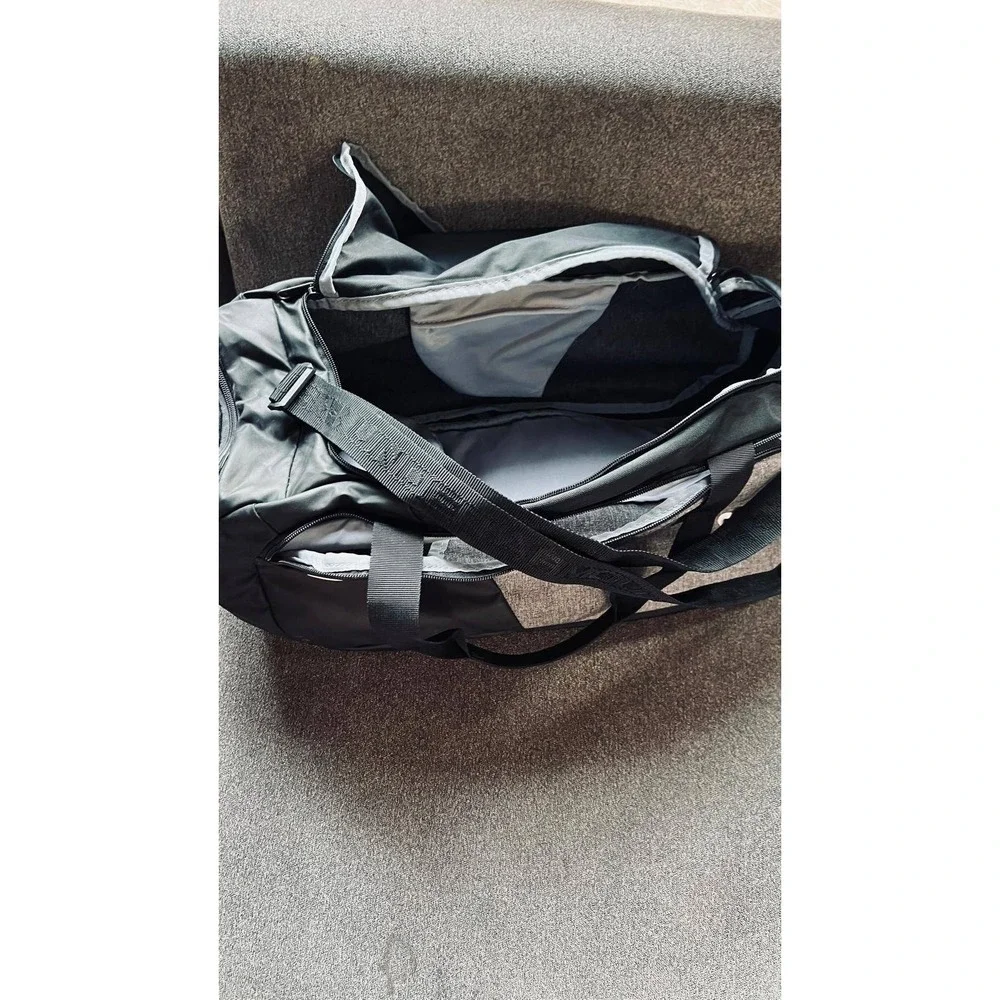 Under Armour Duffle Bag Unisex Black Gray Storm Water Resistant Gym Travel